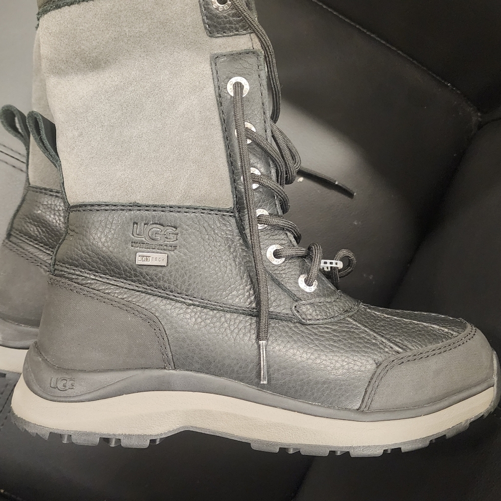 UGG boots - Picture 2 of 2